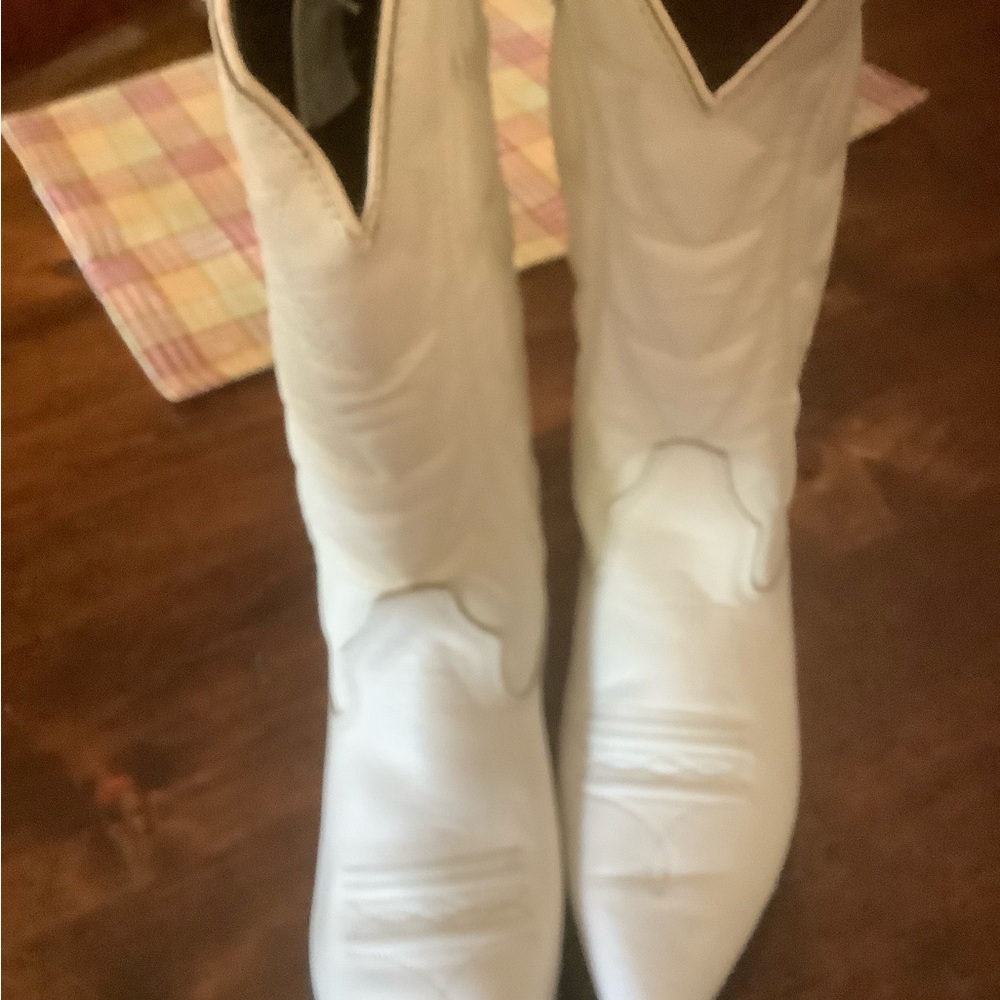 Capezio White Quilted Leather Ankle Boots Cowboy Boots